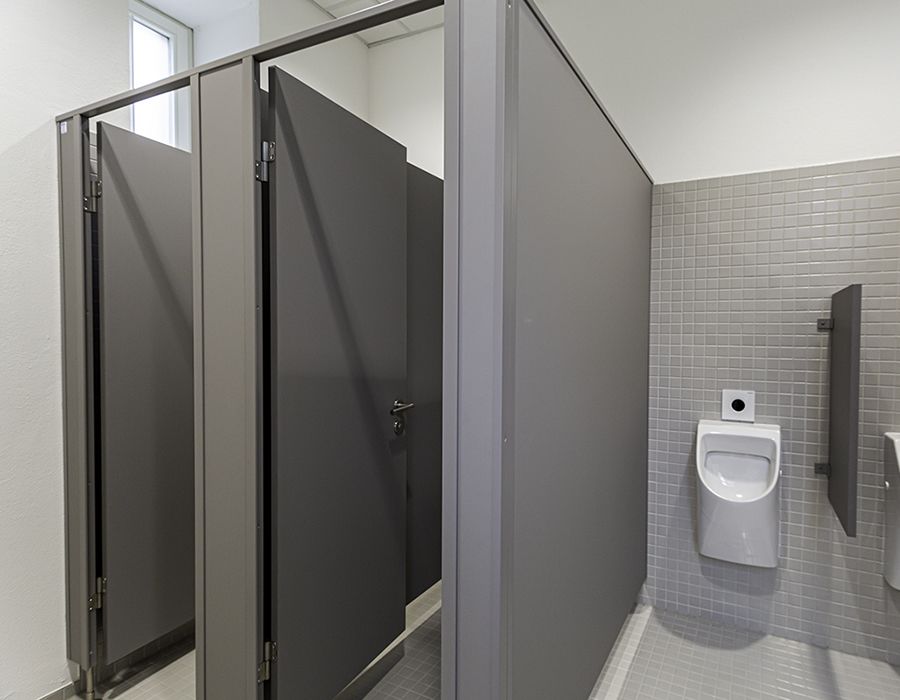 Referenz Rink GmbH - WC Trennwand Typ Rink N 25 - Sporthalle, Atzbach